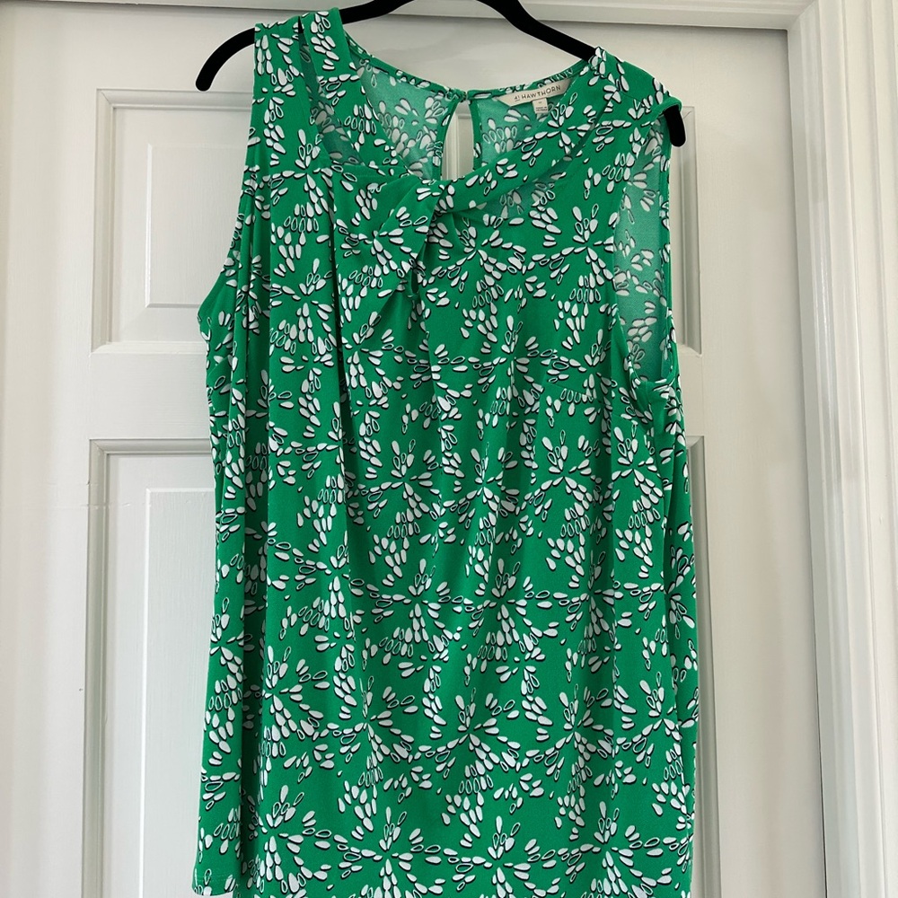 41 Hawthorn Sleeveless Top size 2X color green with blue and white floral print